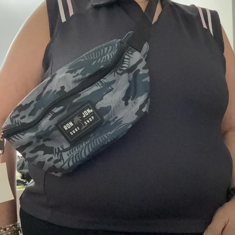 NWT Ron Jon Surf Shop Unisex Men Women Camouflage Waist Bag Fanny Pack Crossbody - Picture 1 of 12